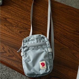 Fjallraven High Coast Pocket in Shark Grey